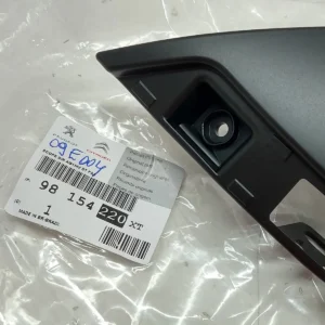 Moldura do Farol de Milha Direito Peugeot 208 de 2016 a 2019 - 98154220xt - Imagem 2