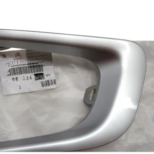Moldura Farol Milha - Peugeot 2008 - 98036500VV - Imagem 4
