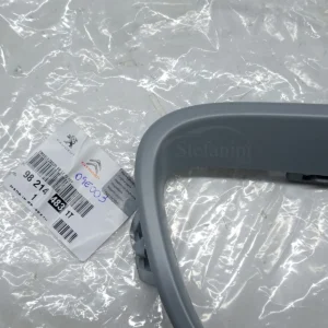 Moldura do Farol de Milha Esquerdo - Citroën C4 Cactus - 982144831T - Imagem 3