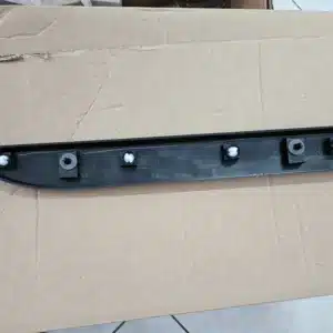 Friso da Porta Traseira Direita Peugeot 2008 de 2015 a 2023 - 98079389XT - Imagem 2